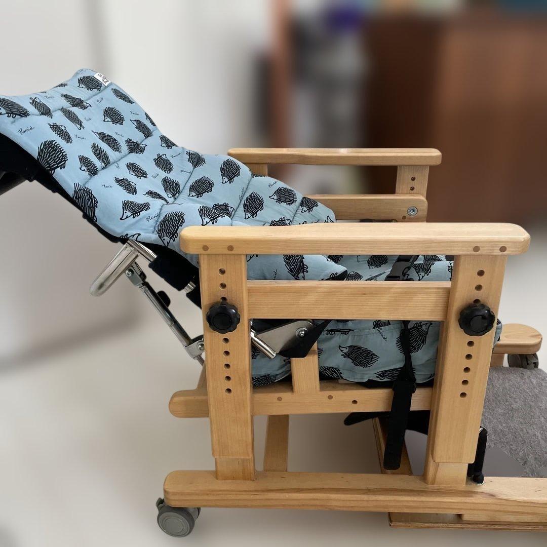 座位保持椅子　障害児用