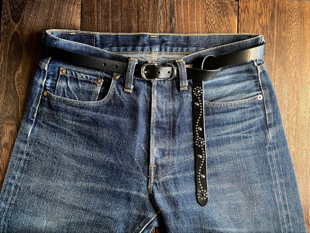 スタッズナローロングベルト　シルバーフラワー　オイルドレザー　HTC CALEE