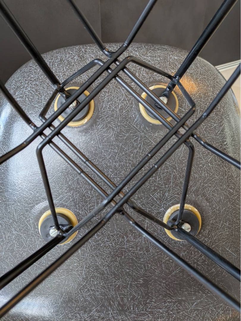 MODERNICA イームズ アームシェルチェア エッフェルベース