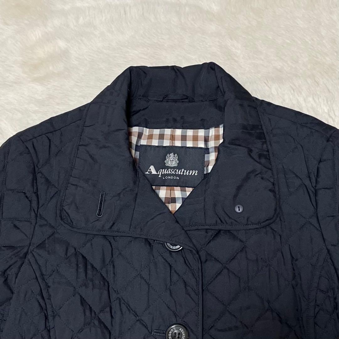 美品　アクアスキュータム　シャドーチェック　キルティング　ステンカラーコート　紺