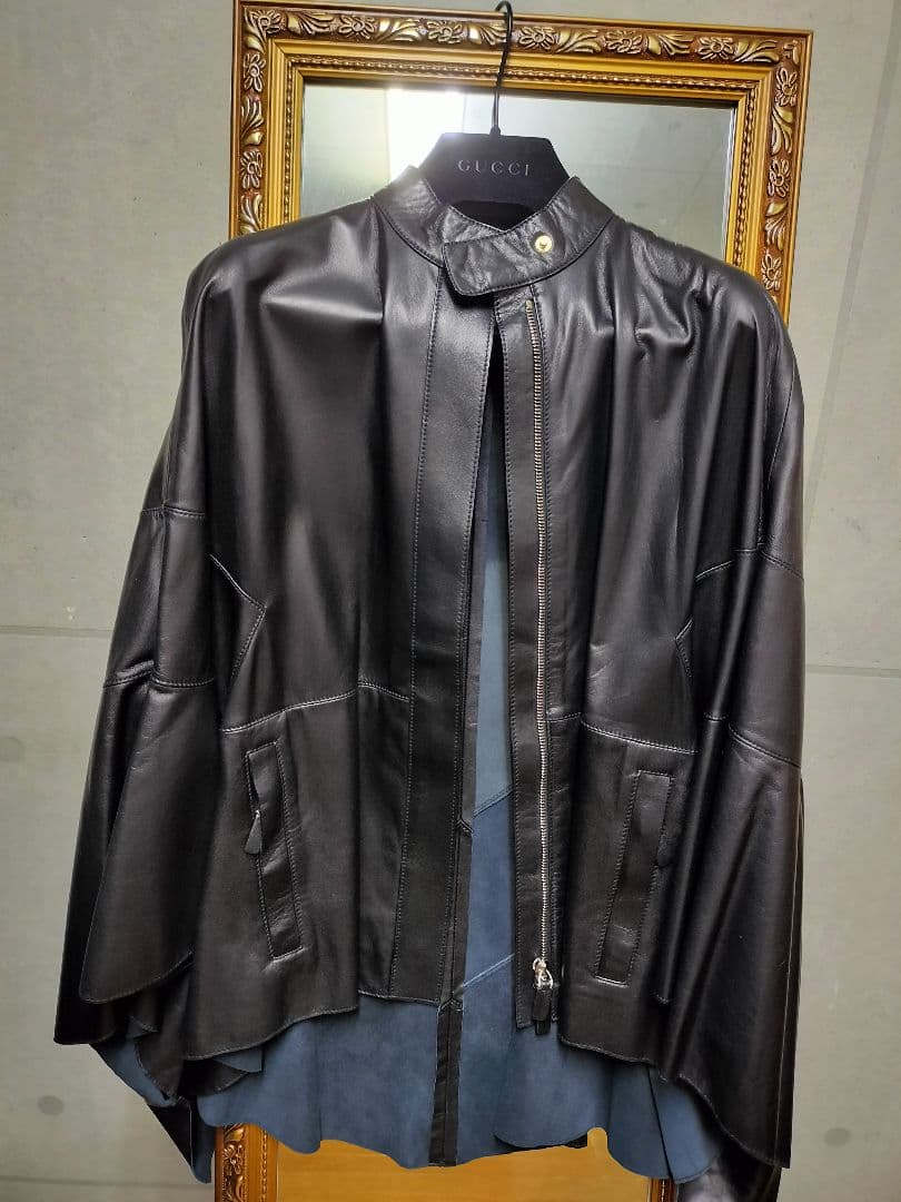 ヴァレンチノ VALENTINO レザーポンチョ・ケープ ブラック