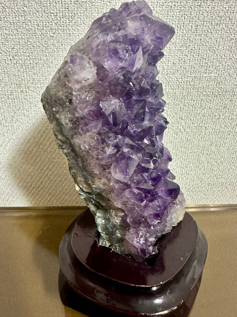 「アメジスト結晶 」愛の守護石　置物 木製台座付き