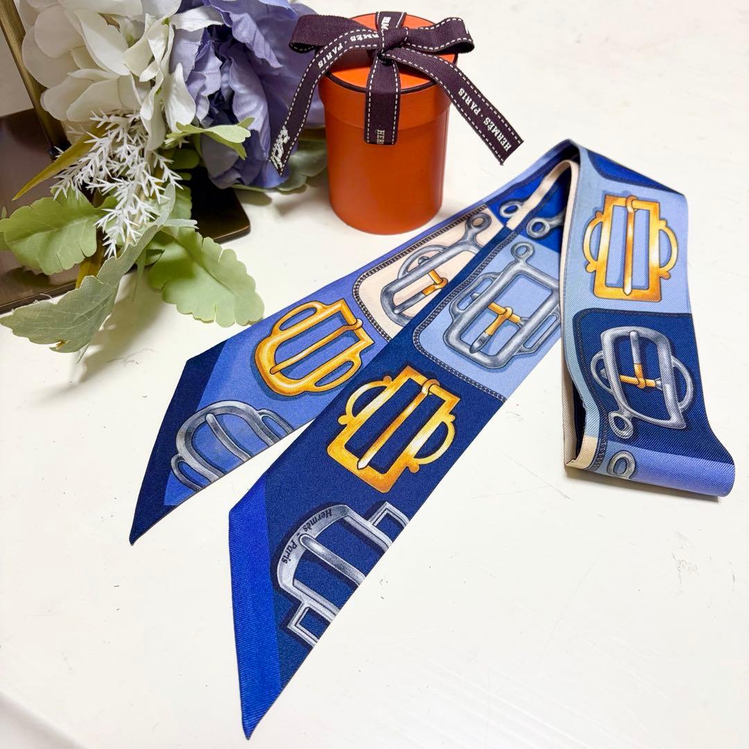 HERMES エルメス ツイリー スカーフ アトラージュのバックル 青 ブルー