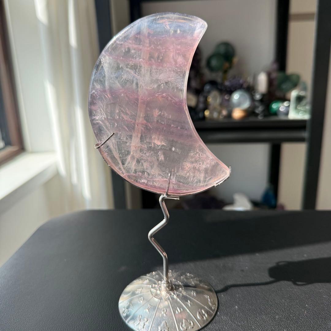 【sato】天然石フローライトの月　置物　台座付きNO.021304