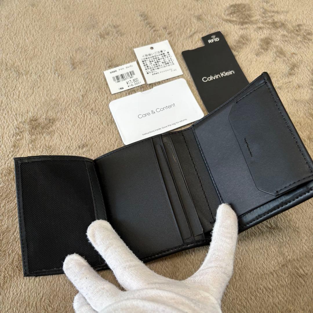 【新品】  ロゴプレート 二つ折り財布 ブラック