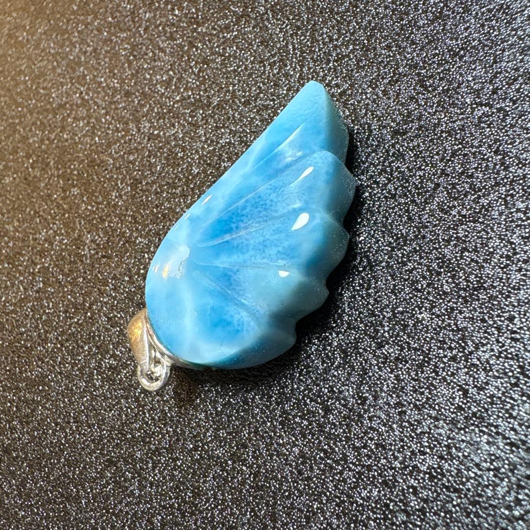 天然石　ラリマー　ドミニカ共和国産　羽根のペンダントトップ