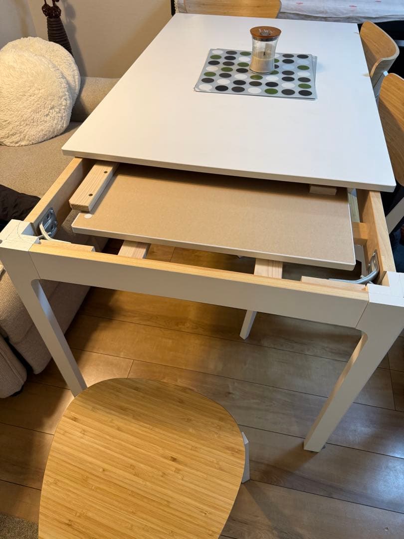 引取り限定　IKEA エーケダーレン ダイニングテーブル