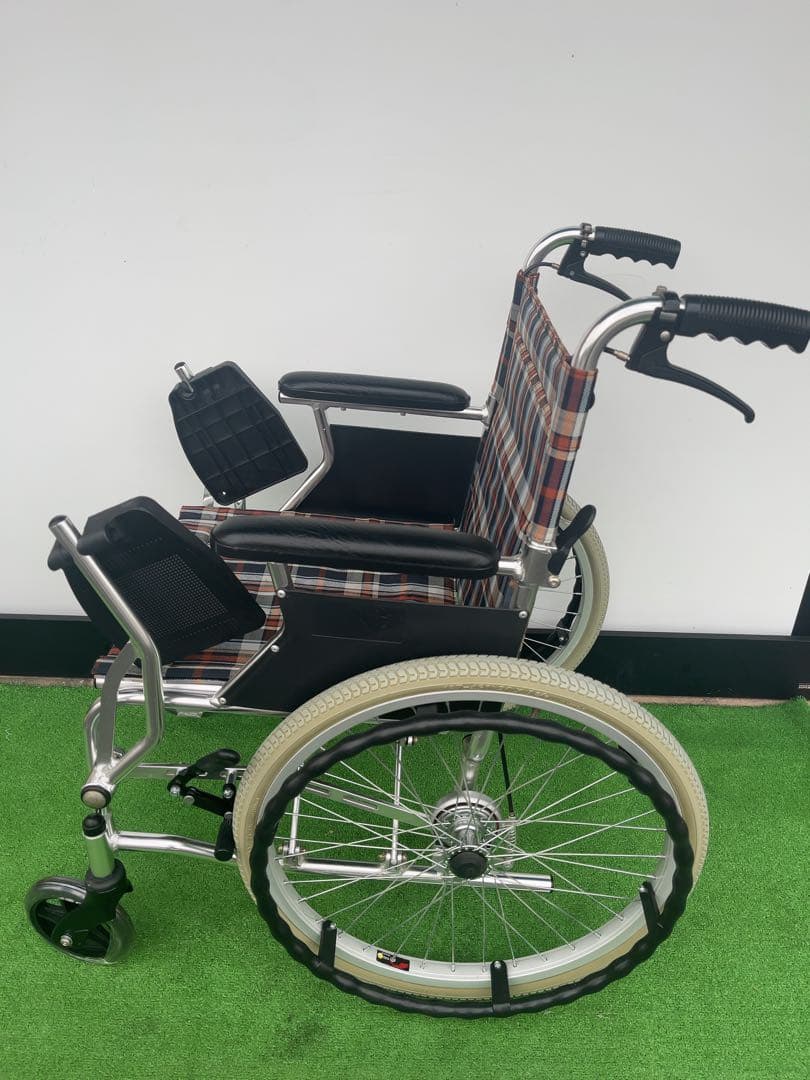 チノンズ 20型タイヤサイズ アルミ製折畳 車椅子