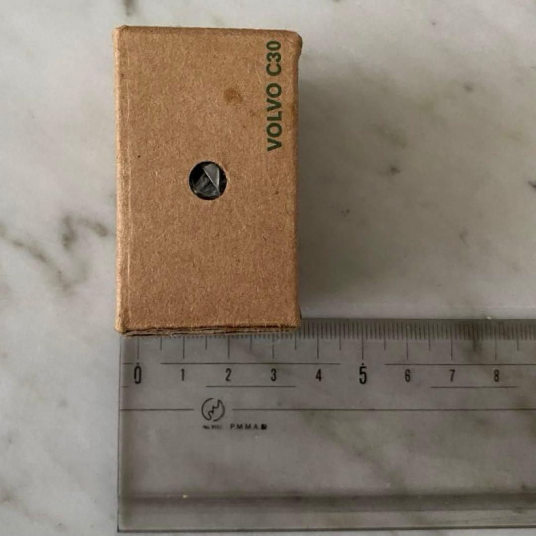 ｛VOLVO｝　ブラック水筒カバー ＆ シルバーミニチュアカー　2点セット