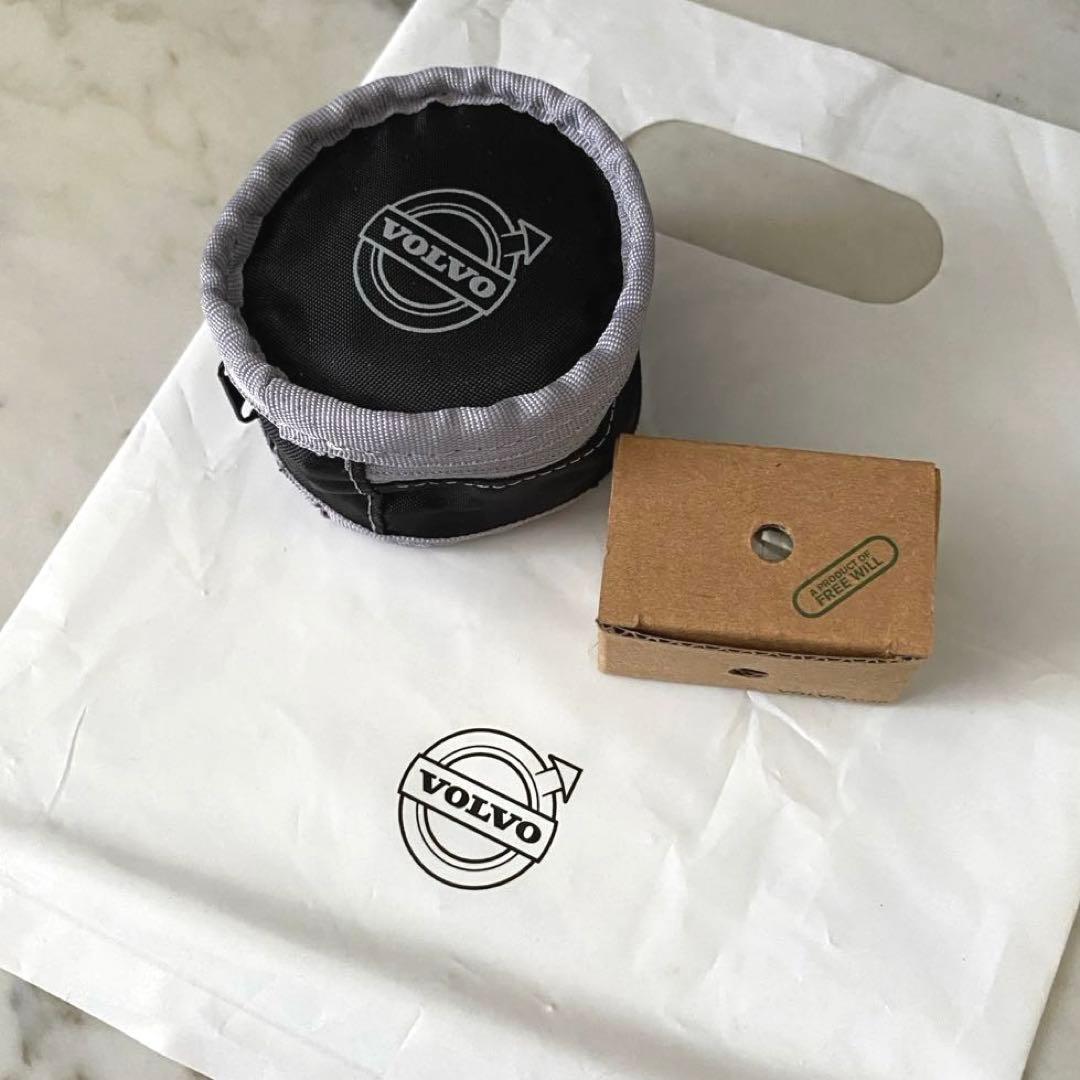 ｛VOLVO｝　ブラック水筒カバー ＆ シルバーミニチュアカー　2点セット