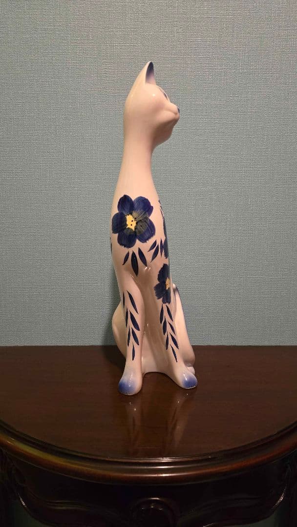 ネコの陶器の置物 青 花 2体セット