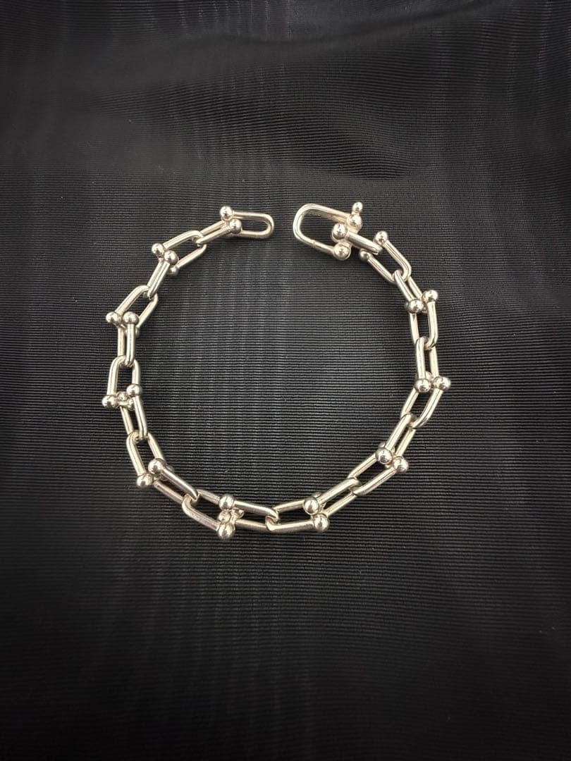 ハードウェアブレスレット