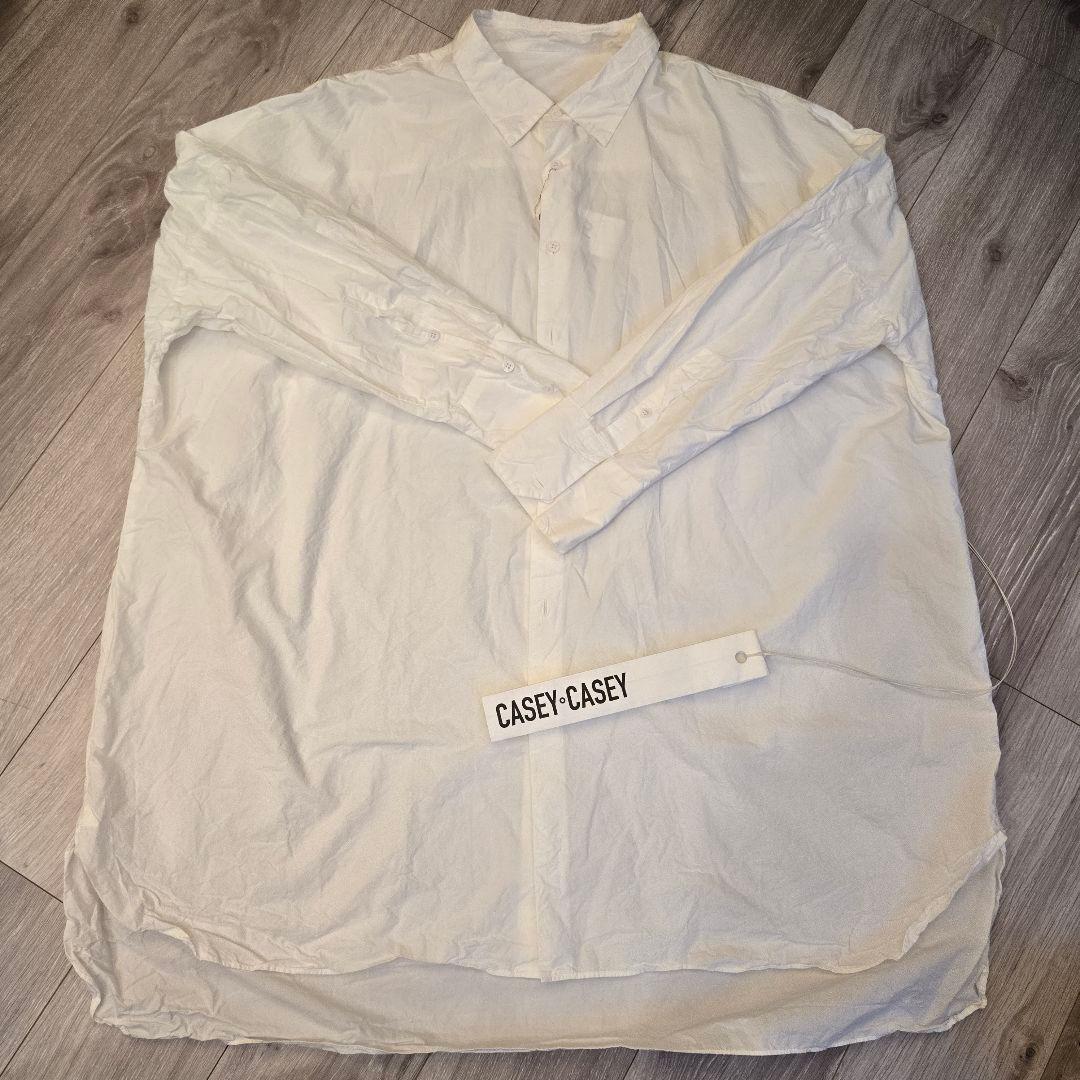 CASEY-CASEY ホワイト シャツ