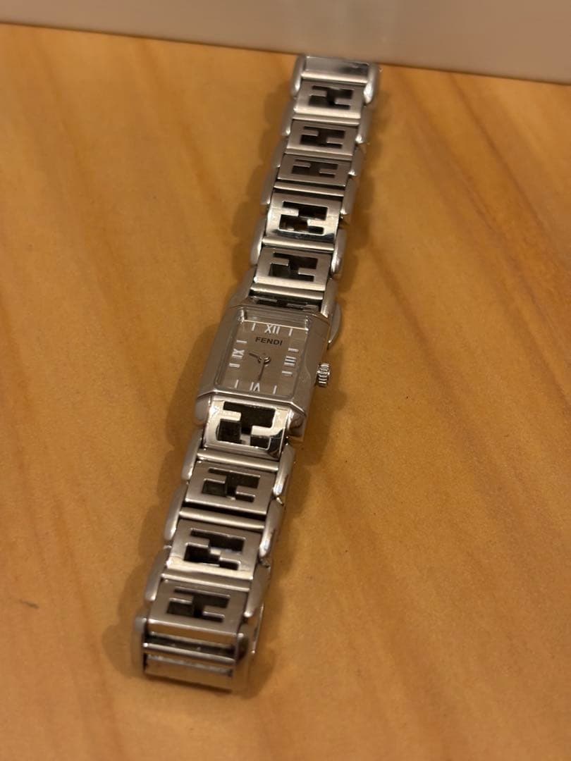 FENDI シルバー アナログ腕時計