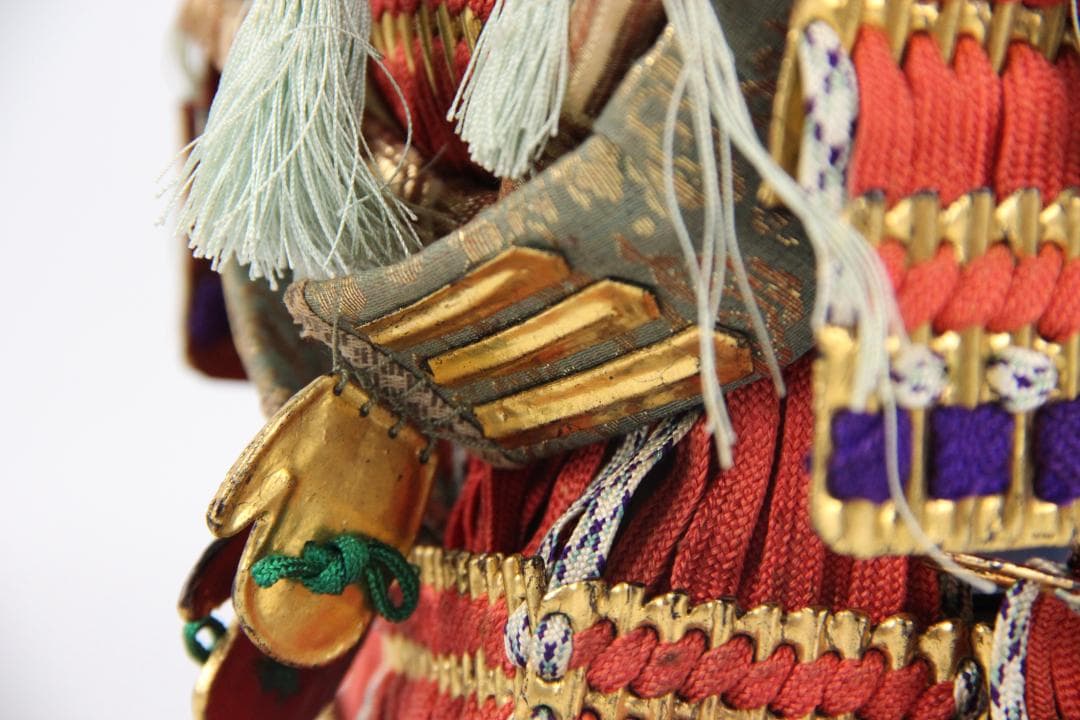 明治 谷本要助作 武者 赤糸威 金色兜 蝙蝠男面 鎧飾り 共箱 EG1-08