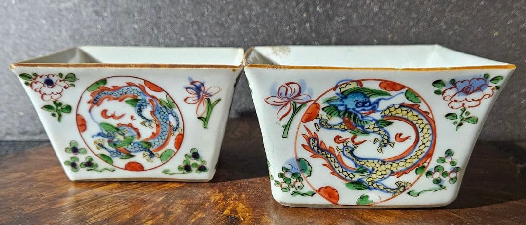 【上作品❗】江戸時代中期　古伊万里　中国明朝五彩天啓赤絵写　龍に花図　四方鉢2客