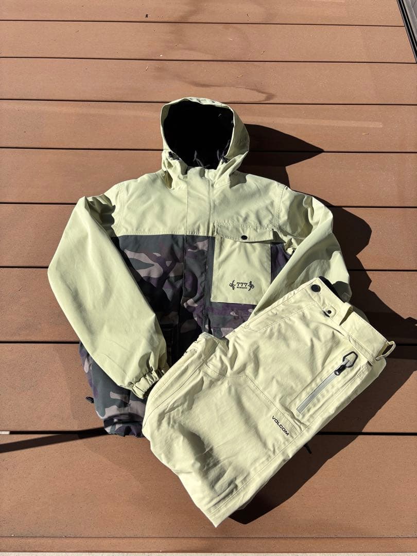 【GORE-TEXスノーボードウェア】NOMADIC, VOLCOM