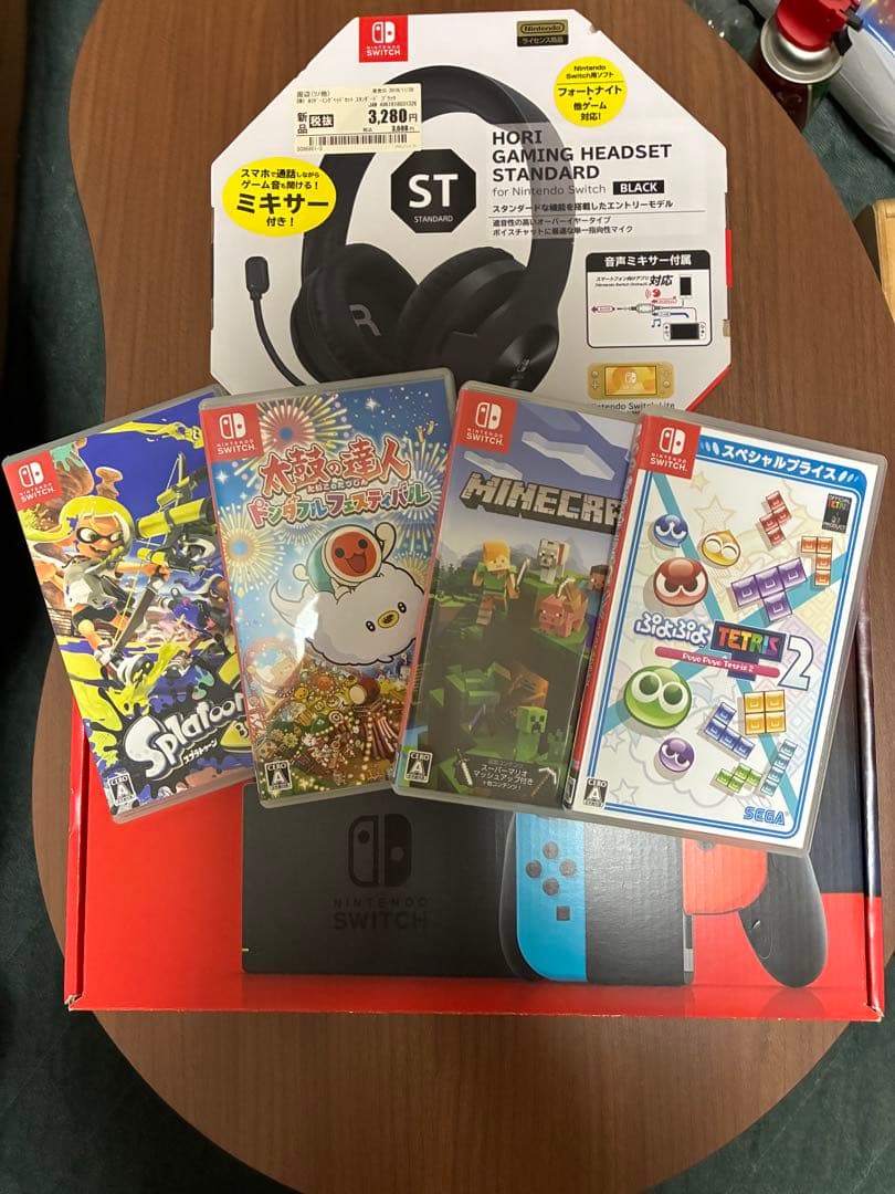 Nintendo Switch 赤青とSwitchソフト4つとヘッドホン