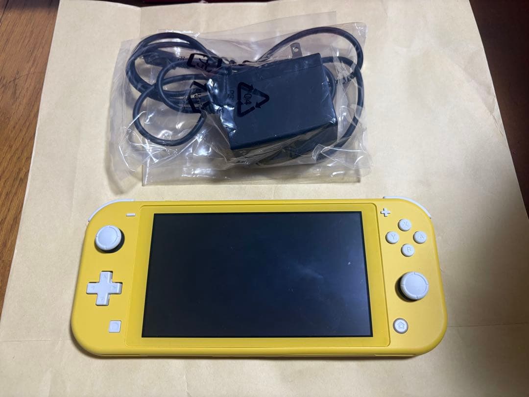 NintendoSwitch Light イエロー 箱あり 中古