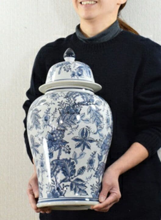 輸入雑貨　シノワズリ　『青白陶器蓋付大壷』　ハンドメイド　陶器　花柄