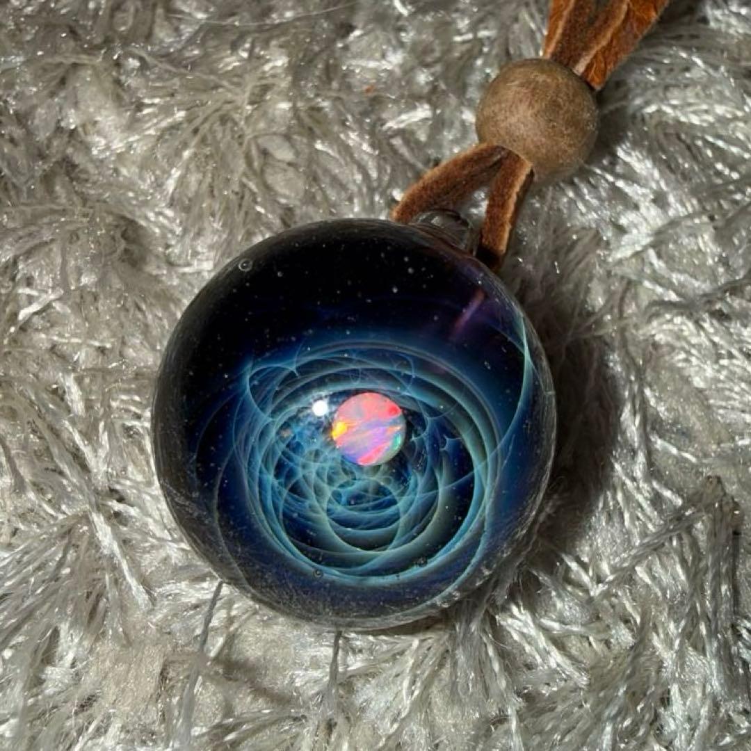 【正規品】+α 宇宙ガラス ペンダント ホワイトオパール