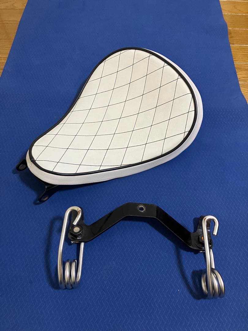 ハーレー　ソロシート　スプリングシート　スポーツスター　ダイナ　ソフテイル