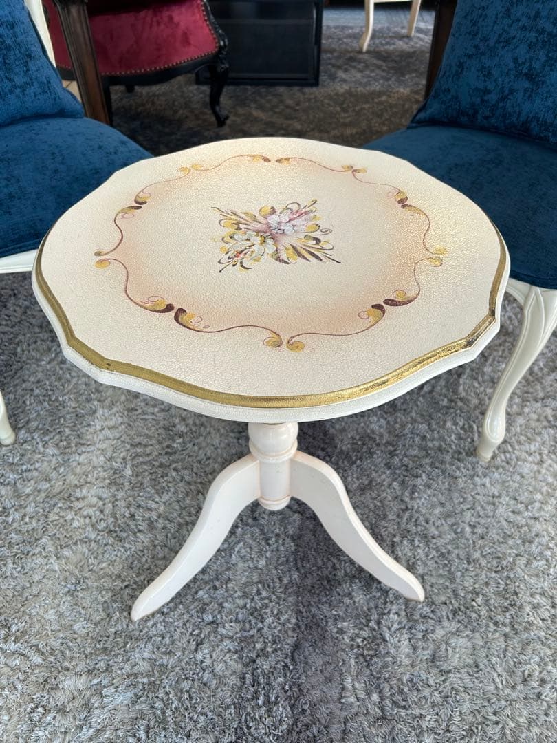 ロココ調　エレガントコーヒーテーブル