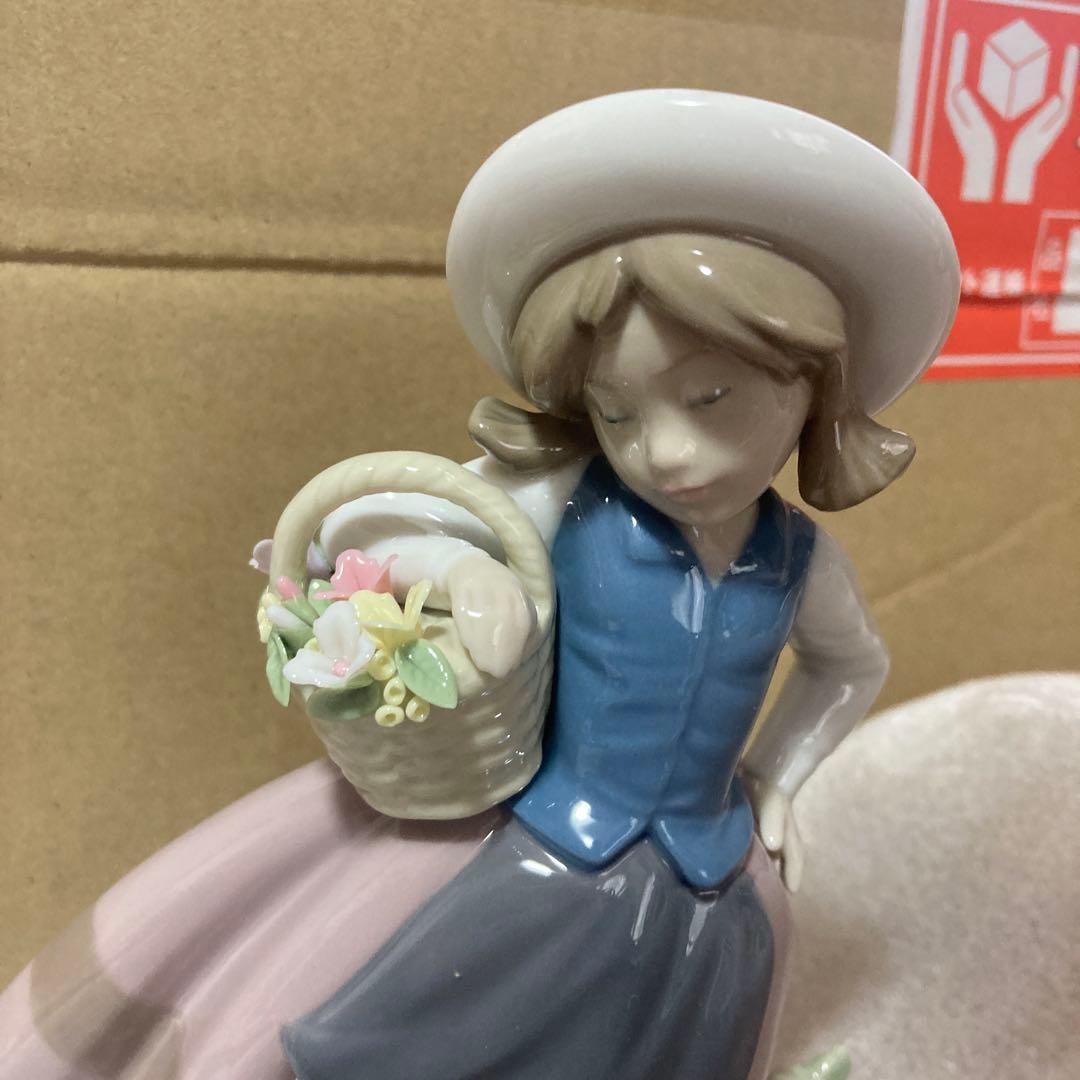 リヤドロ　甘い花の香り　フィギュリン