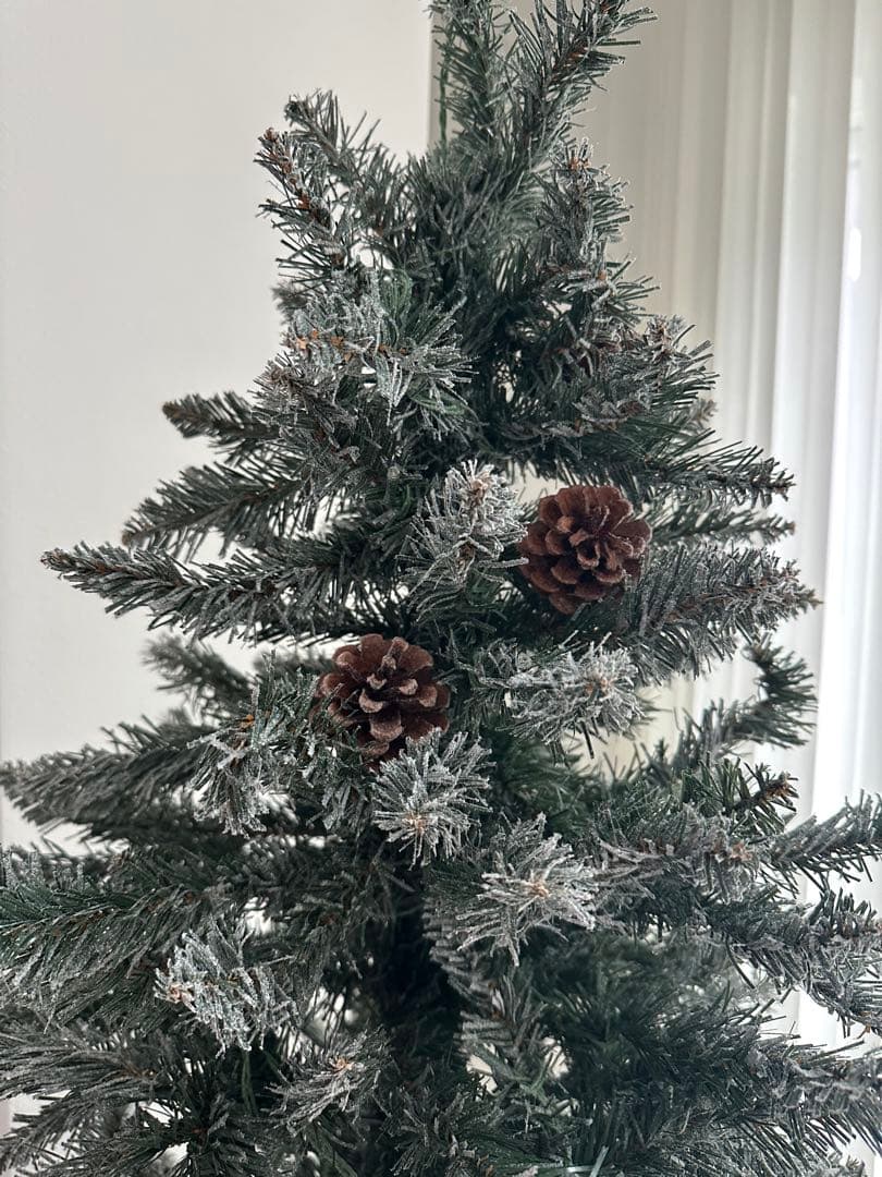 クリスマスツリー 180cm 松ぼっくり・LED・雪付き