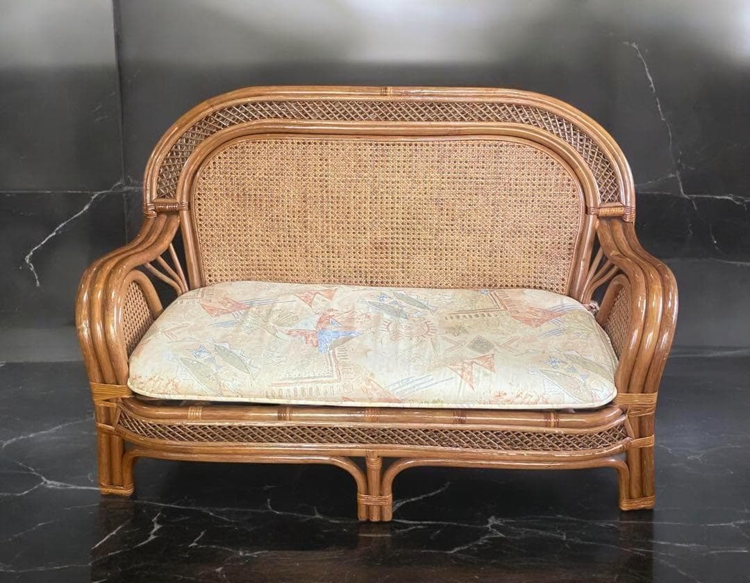 ヴィンテージ　ラタンのベンチ　レトロな雰囲気が逆にモダン　55×118×78cm