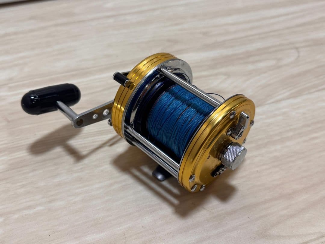 Sealine 両軸リール 300モデル 金色と青色