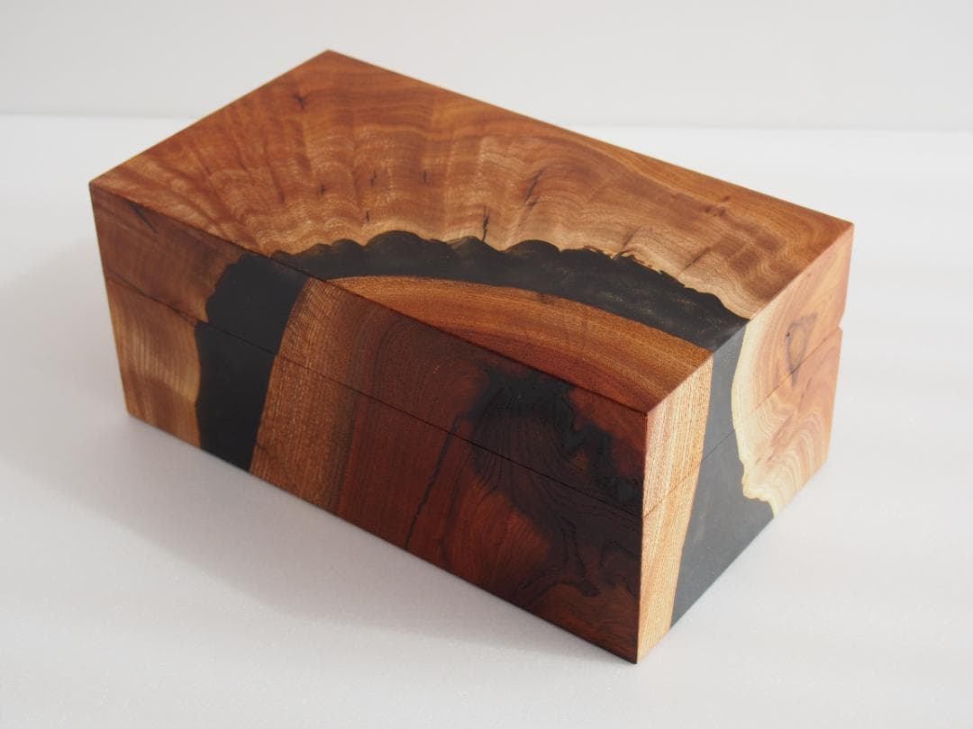 極上杢の欅とレジンの高級木箱