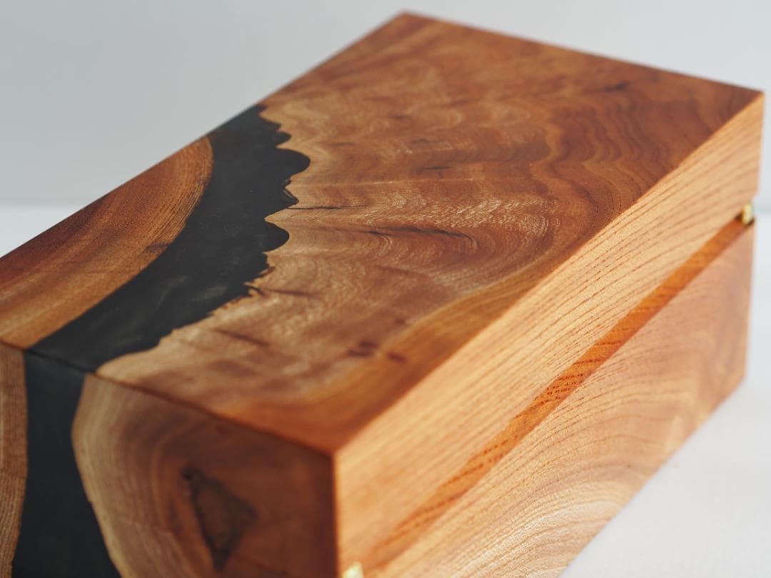 極上杢の欅とレジンの高級木箱