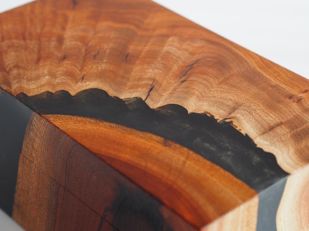 極上杢の欅とレジンの高級木箱