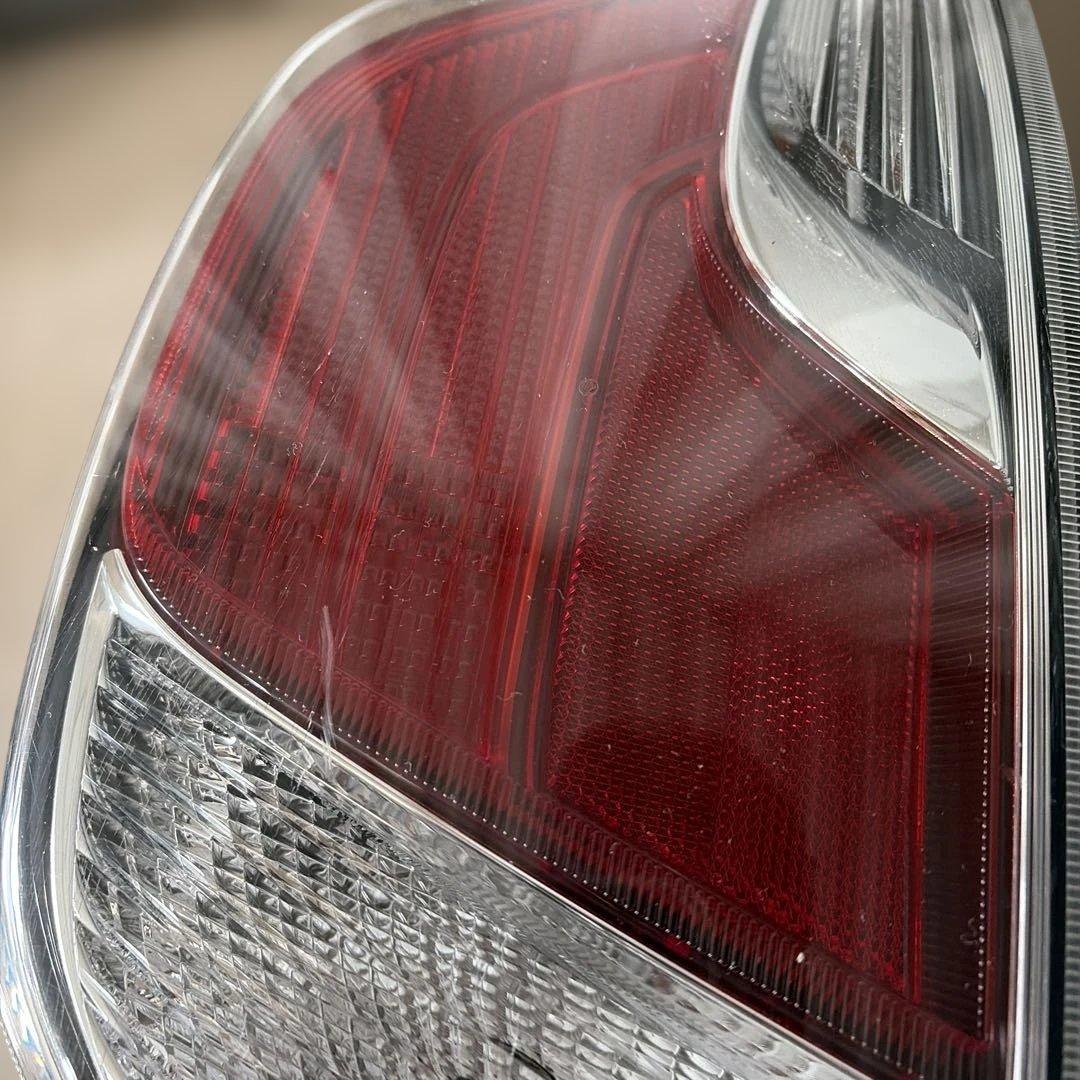 アクア NHP10 左テールライト