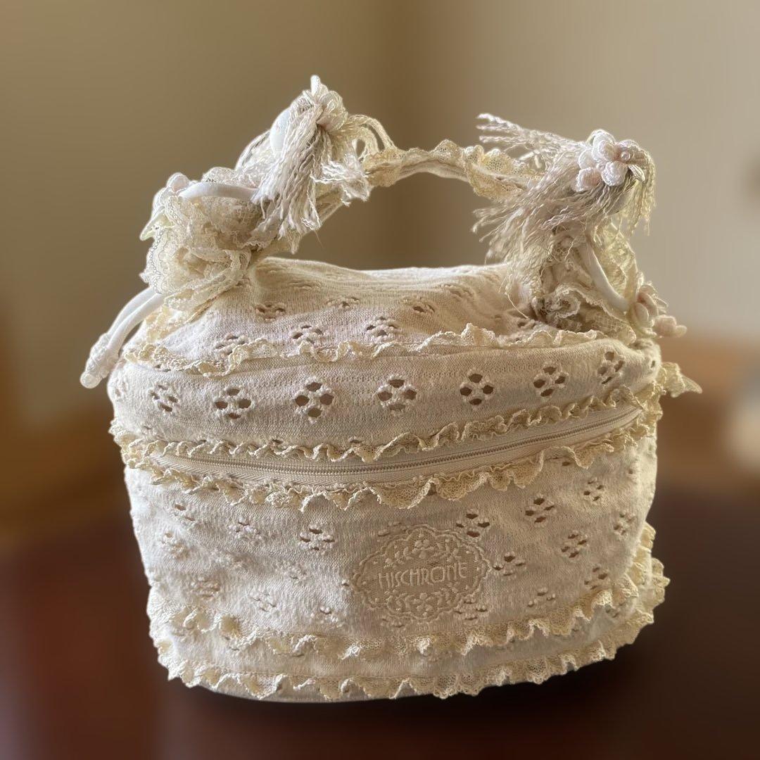 サエラヒスクローネ化粧ポーチ