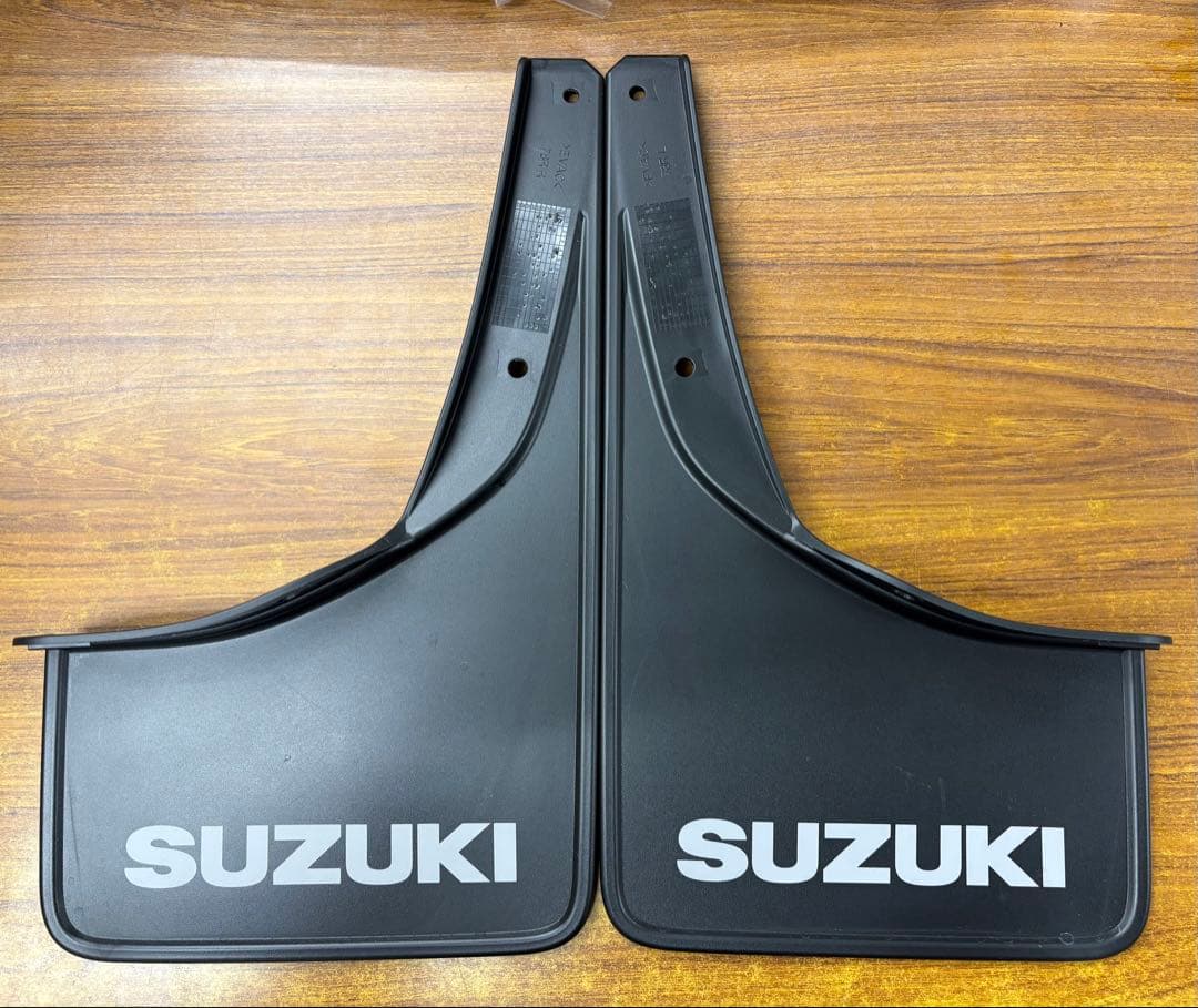 純正72201-78R00-BK1 ジムニーシエラ(JB74W) マッドフラップ