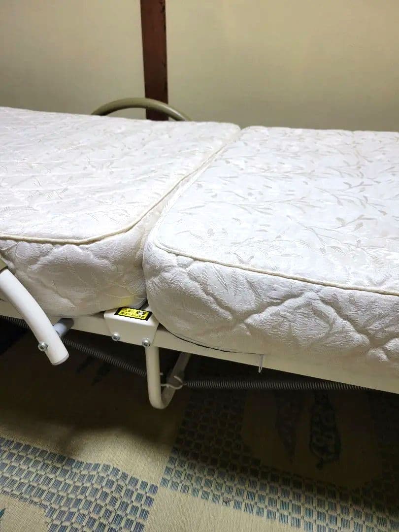 折りたたみ電動ベッド / シングルサイズ / ホワイト