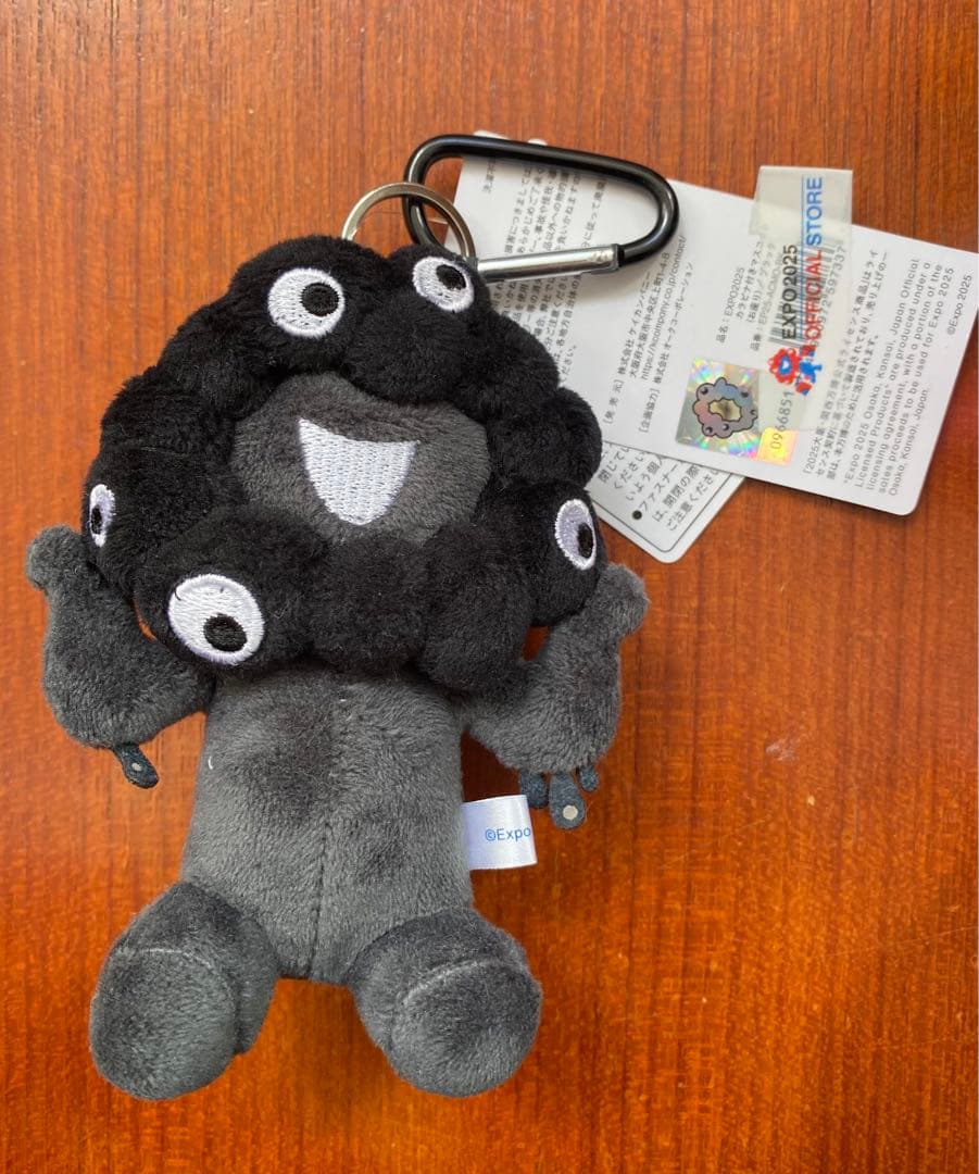 【新品】大阪関西 万博 黒ミャクミャク カラビナ付きマスコット 座り