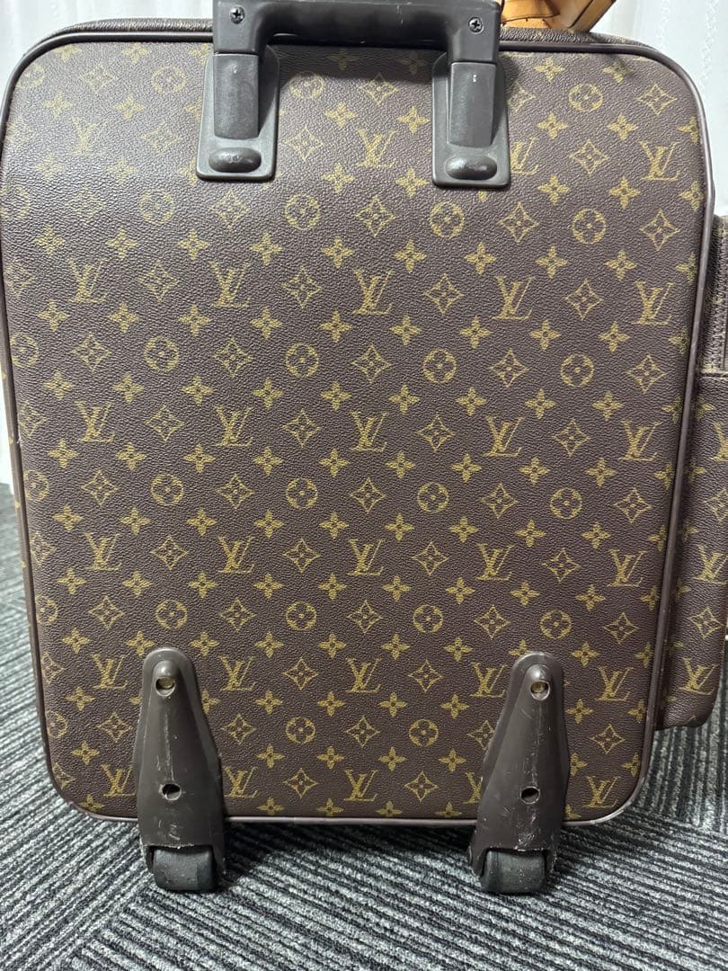 LOUIS VUITTON キャリーケース