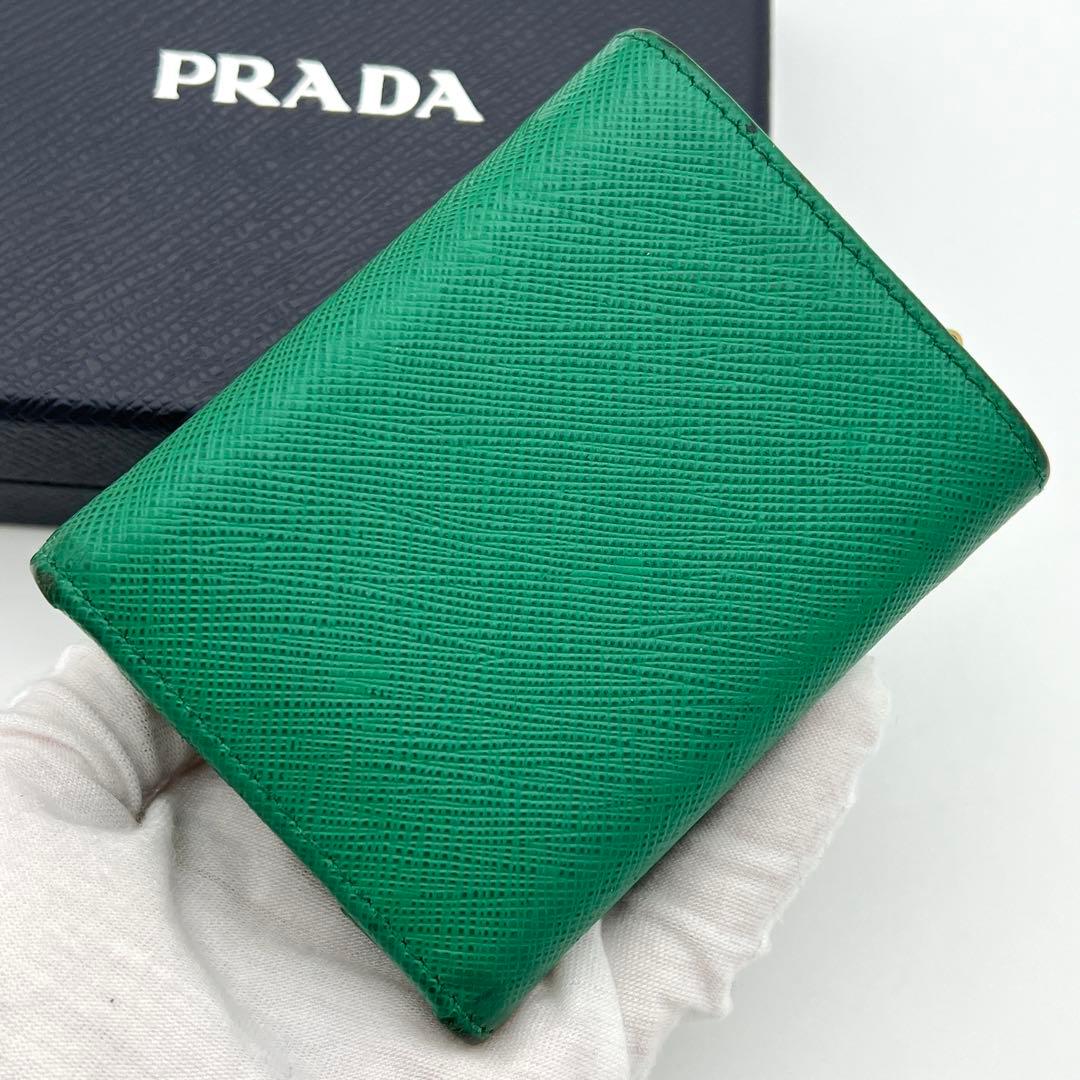 【人気カラー】プラダ サフィアーノ トライアングルロゴ 三つ折り財布 グリーン