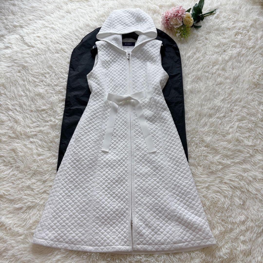 【美品】23年 リボン　カメリアダブルジップ　フード付きキルティングワンピース