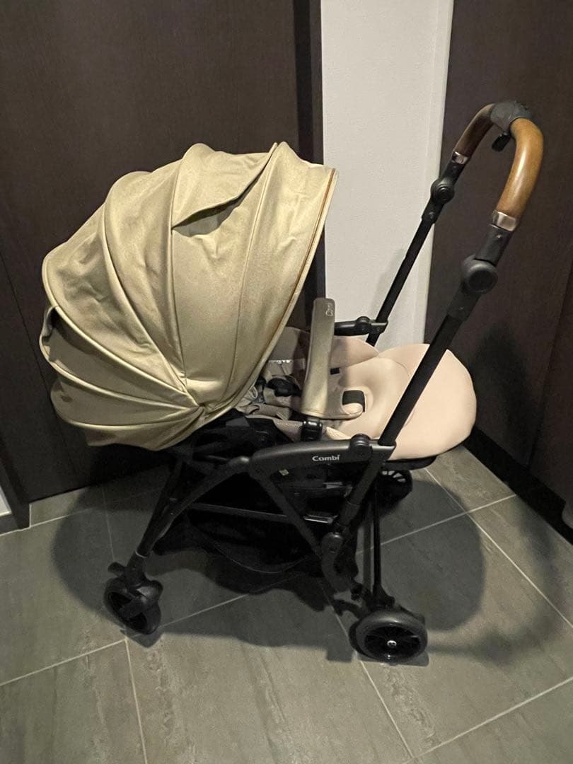 【超美品（使用４回）】コンビ ベビーカー　THE S Go エッグショック