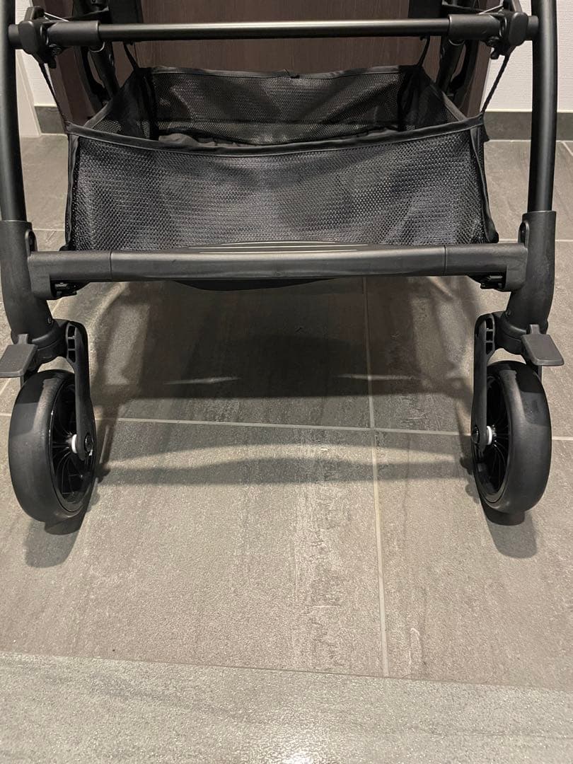 【超美品（使用４回）】コンビ ベビーカー　THE S Go エッグショック