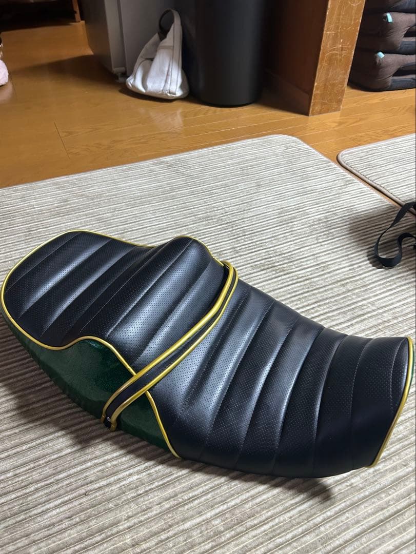 バイクシート ブラック/グリーン/イエロー