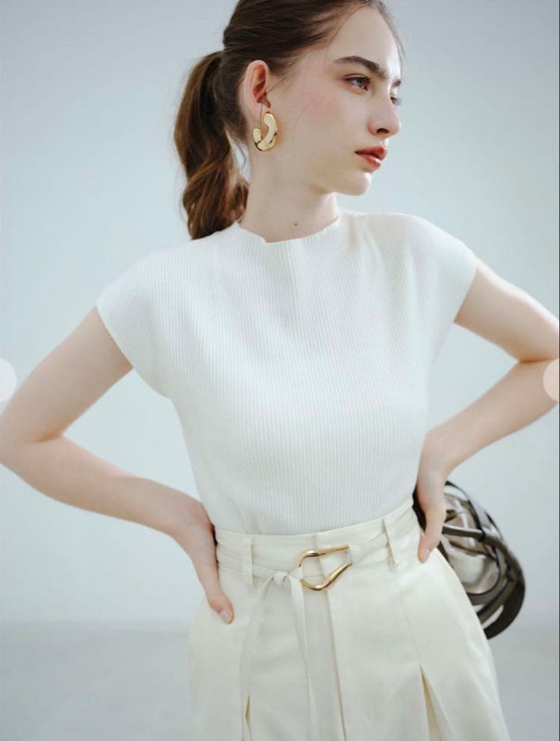 新品タグ付き✨Aimeine ベルトタックチノスカート