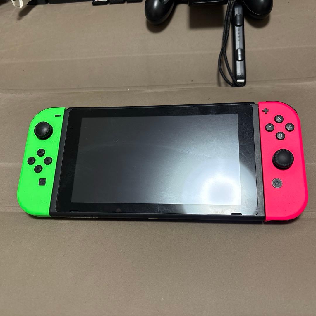 Nintendo switch 外装無し・付属品込み・ケース、ソフト４本付