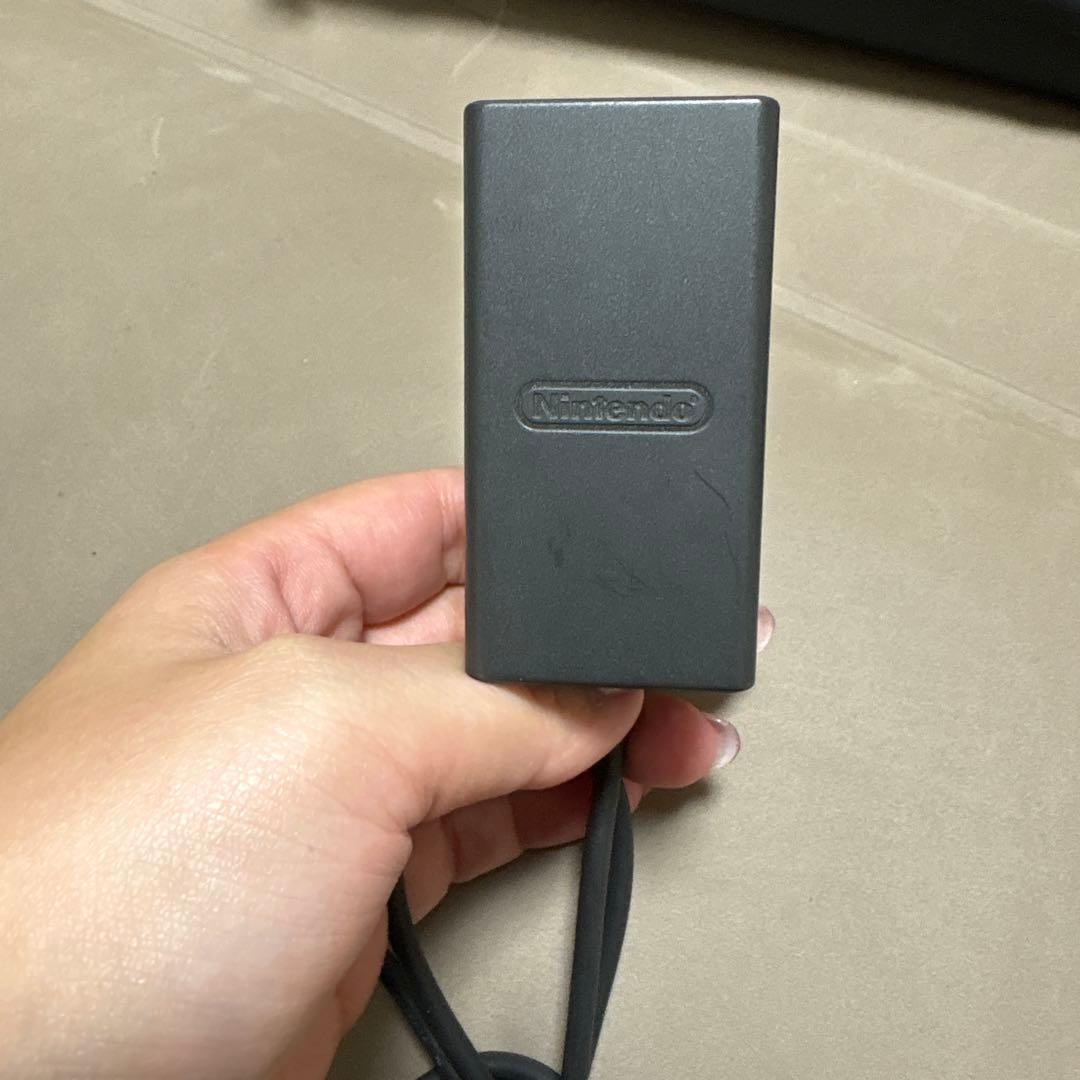 Nintendo switch 外装無し・付属品込み・ケース、ソフト４本付