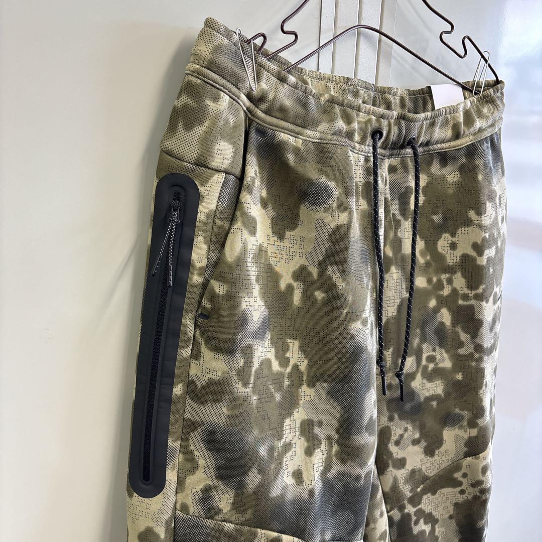 【新品】ナイキ テック メンズ オープンヘム フリース カモ パンツ L