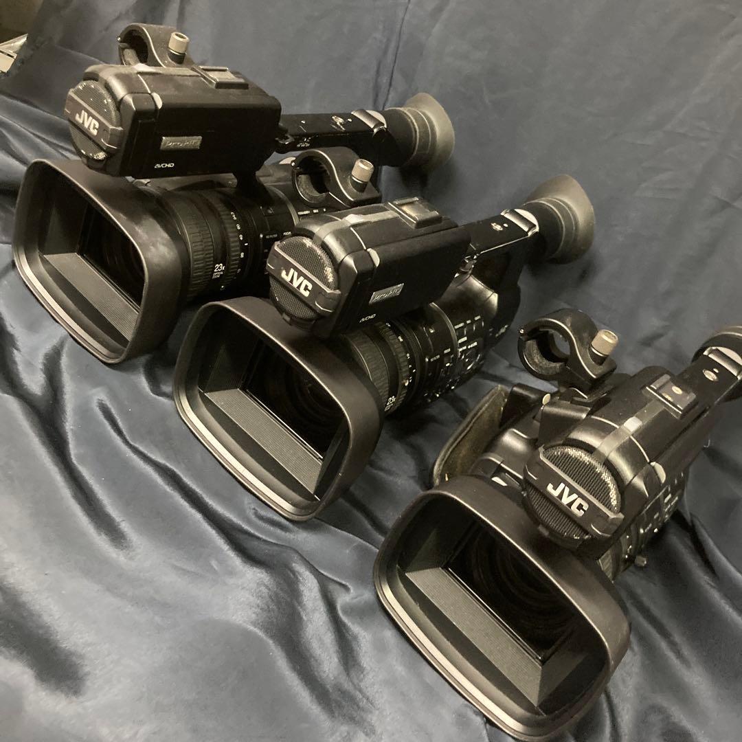 JVC 業務用ビデオカメラ gy-hm650三台セット！バッテリー等おまけ付き！